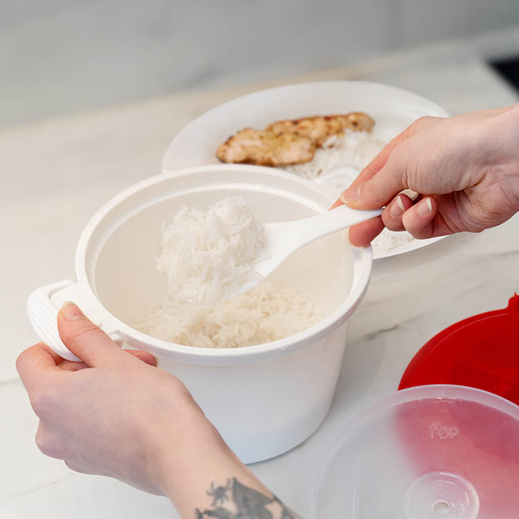 Microwave rice cooker Boil rice with a micro rice cooker