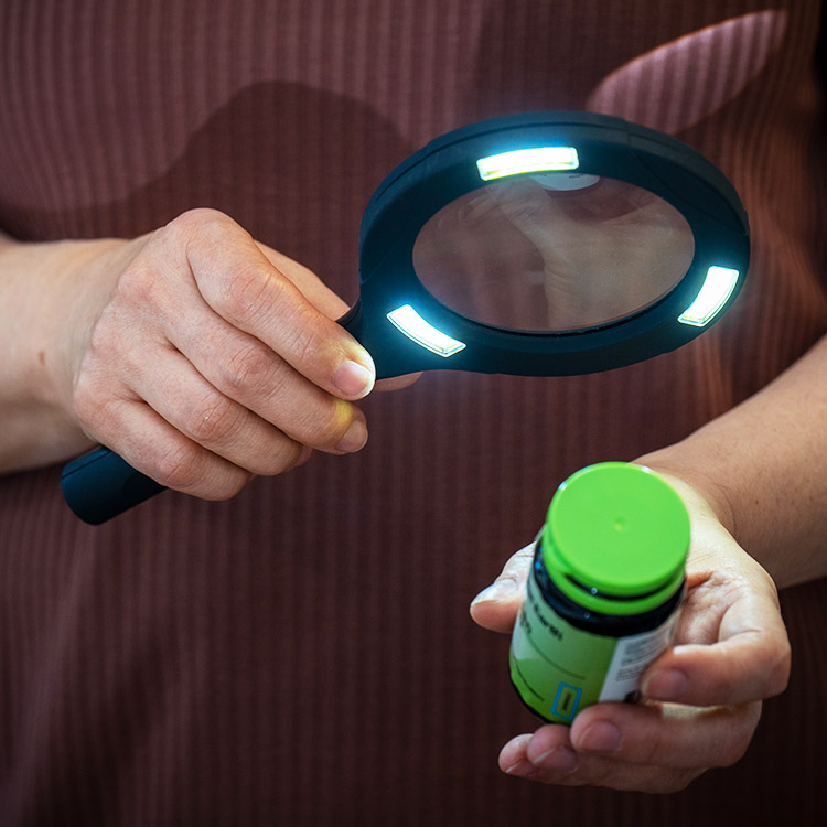 Magnifying lens with store led light