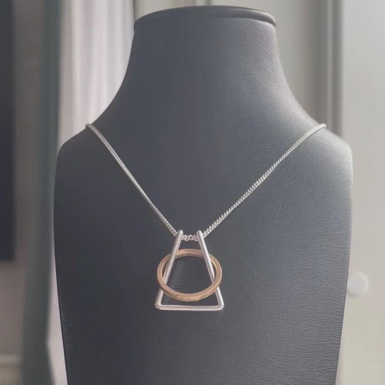 The Best Ring Holder Necklaces You Can Buy | Emmaline Bride | Ring holder  necklace, Rings cool, Magic ring
