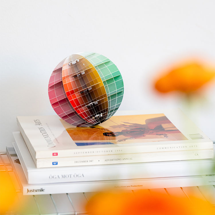 Kolormondo colour matching globe