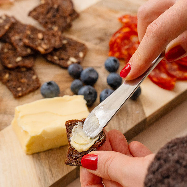 Balancing butter-knife, stainless steel