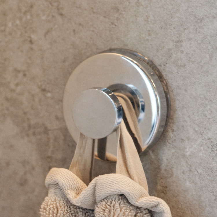 Suction cup towel hanger