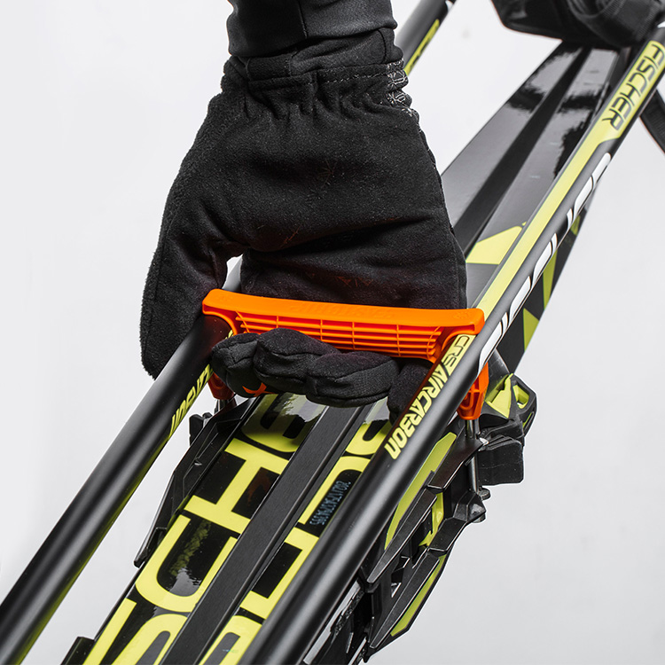 Easy grip ski holder