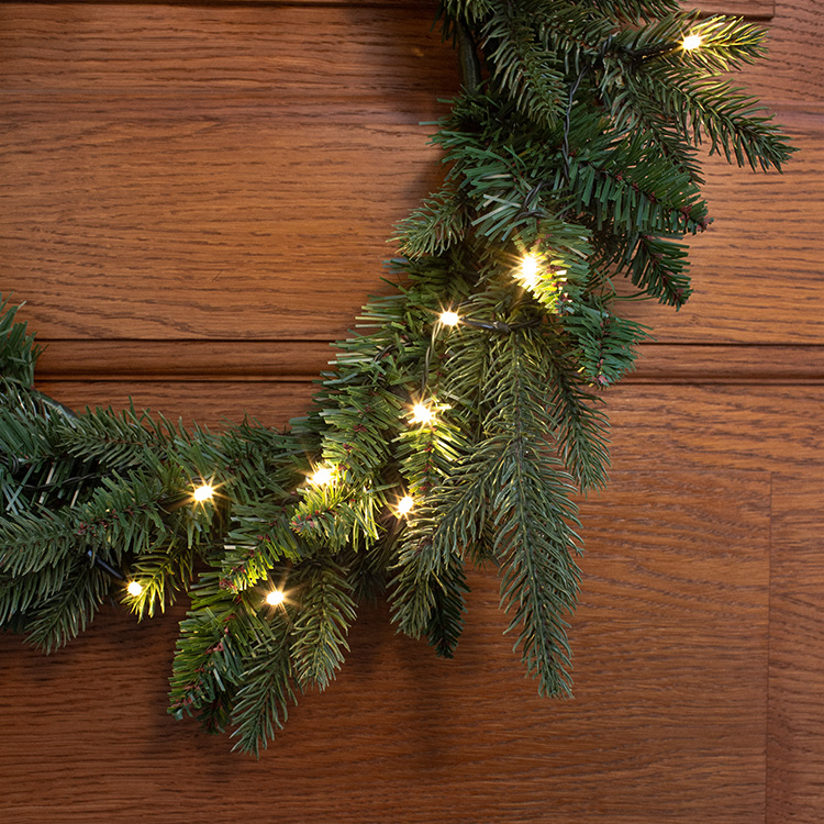 Door wreath with twilight sensor