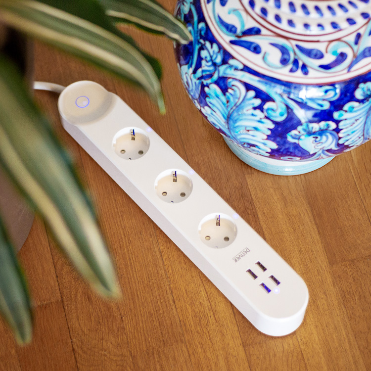 Remote Controlled Power Strip with USB and Wi-Fi