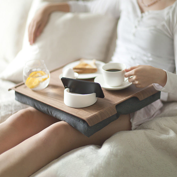 Walnut knee tray with anti-slip function