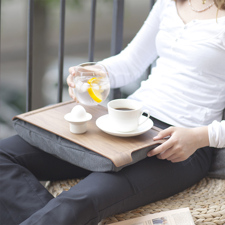 Walnut knee tray with anti-slip function