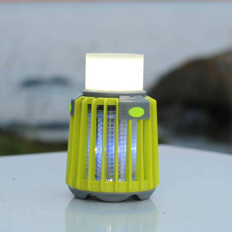 Mosquito trap with camping lamp