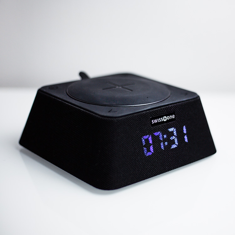 Alarm clock with radio & portable Qi-charger