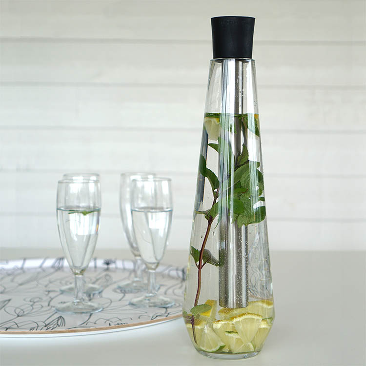 Glass Carafe with Cooling Rod