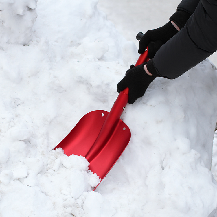 Foldable snow shovel