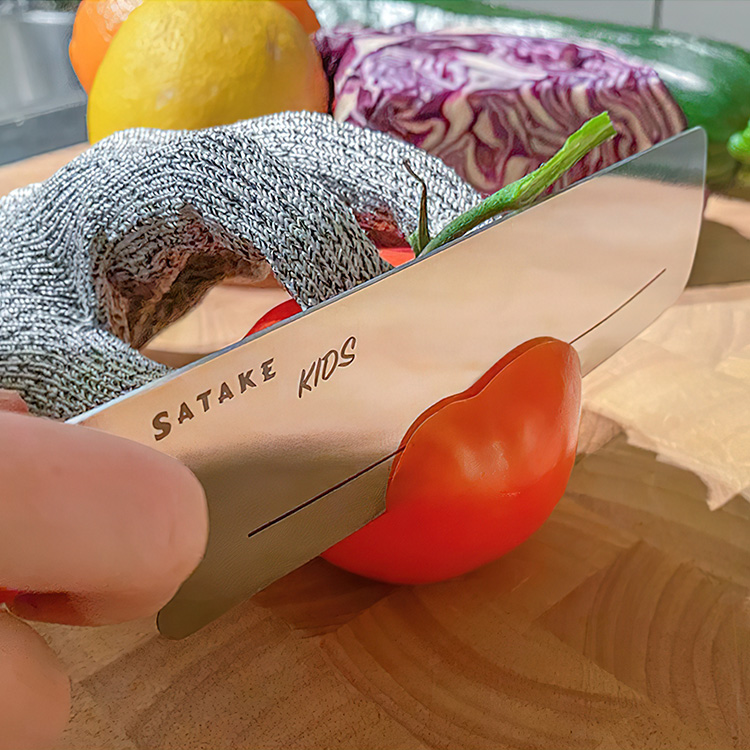 Satake children's knife with cut-safe glove