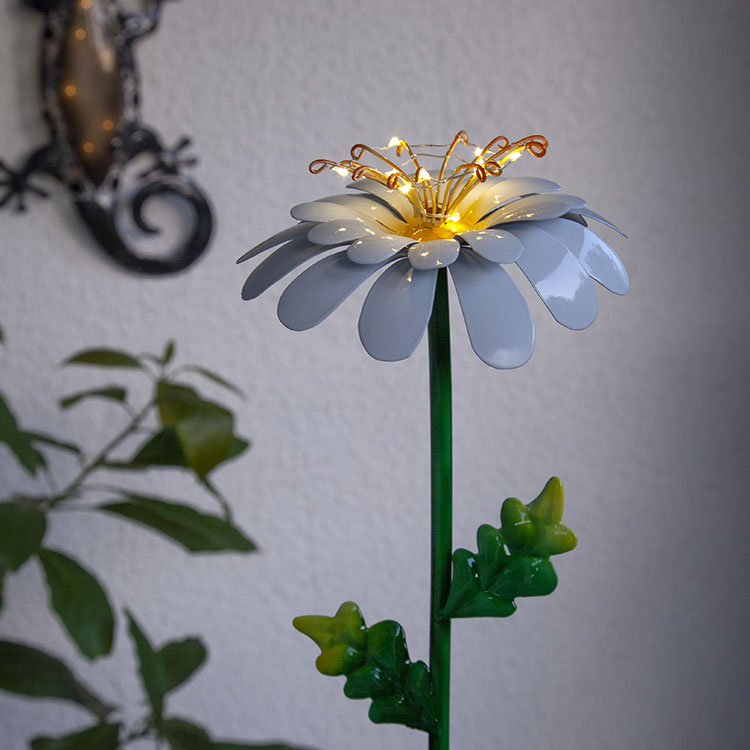 Solar cell flower on a stick, Daisy