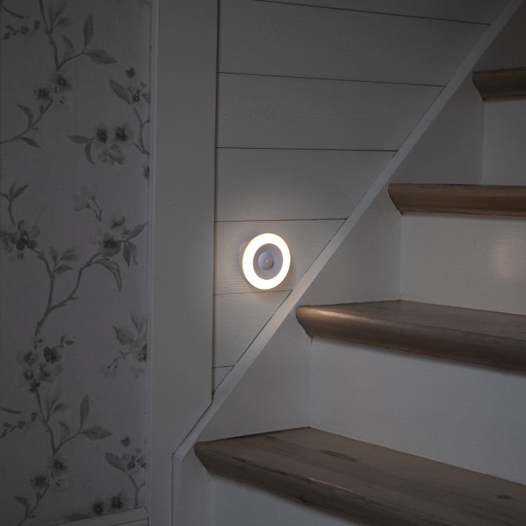 Battery-powered night light