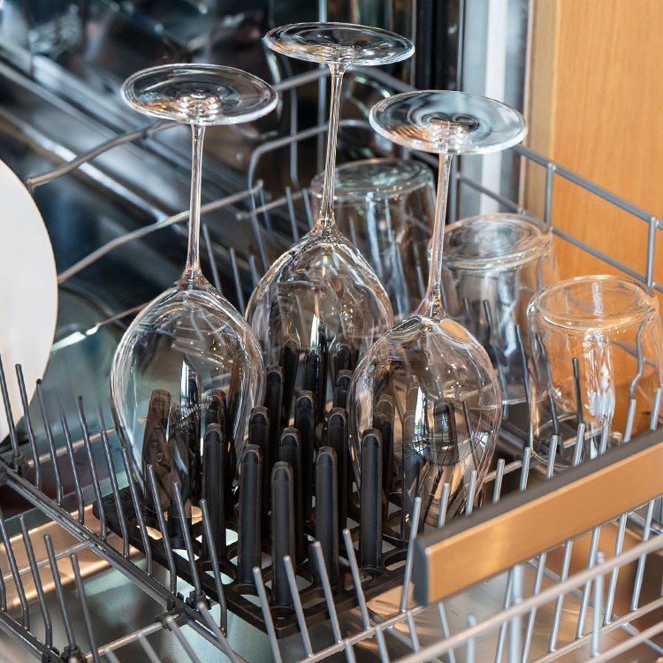 Glass holder for the dishwasher