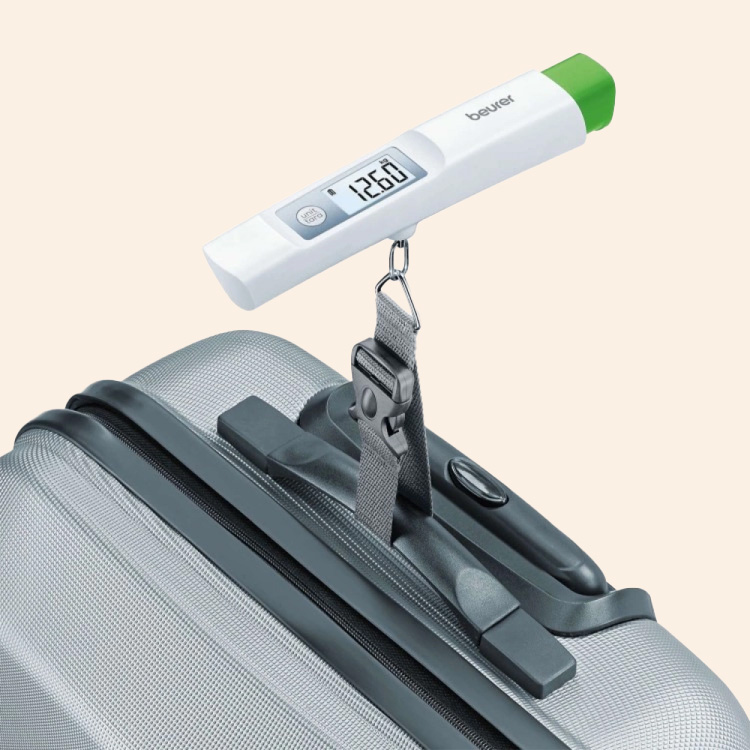 Luggage scale, dynamo-driven