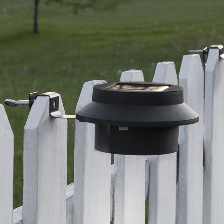 Solar-powered fence lighting