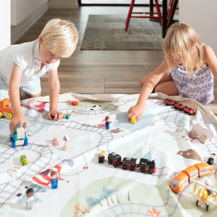 Play mat and storage bag