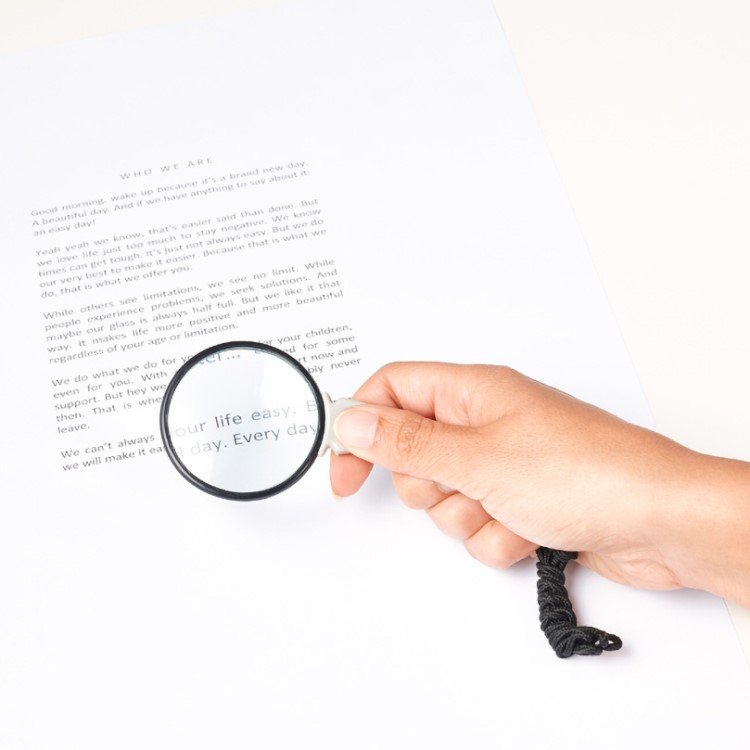 Magnifying glass with neck strap