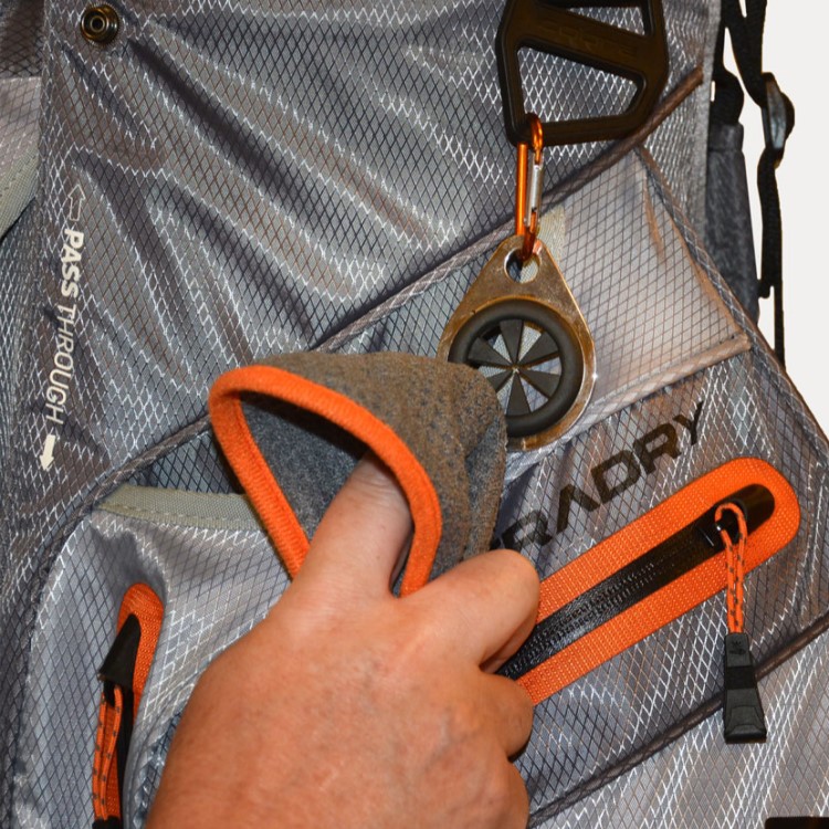 Towel hanger with carabiner