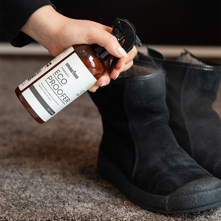 Waterproofing spray for shoes and clothes