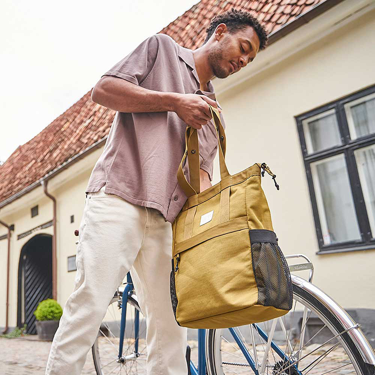 Backpack and shoulder bag for the bike