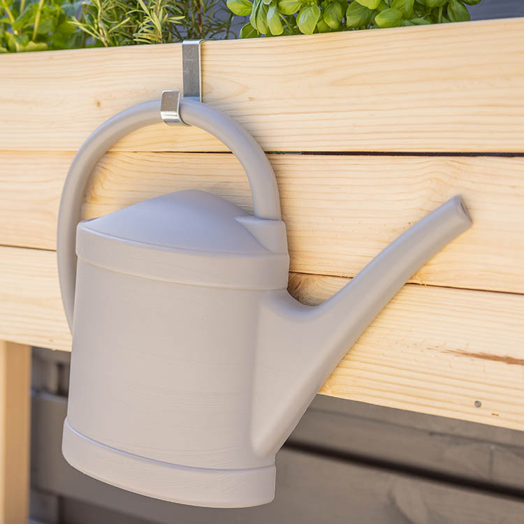 Flat watering can