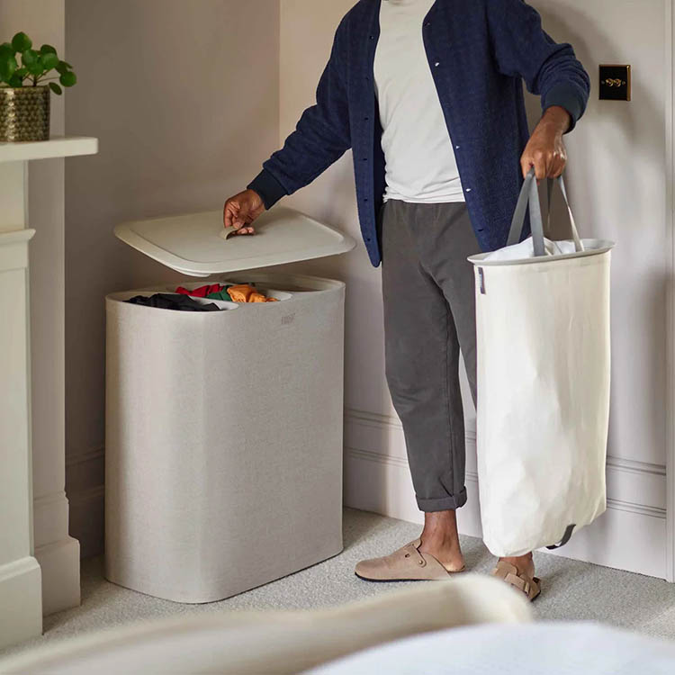 Laundry basket with sorting compartment