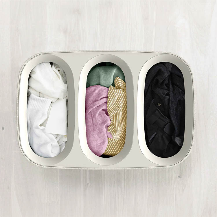 Laundry basket with sorting compartment