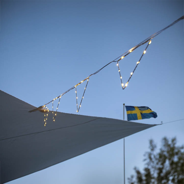 String light with pennants