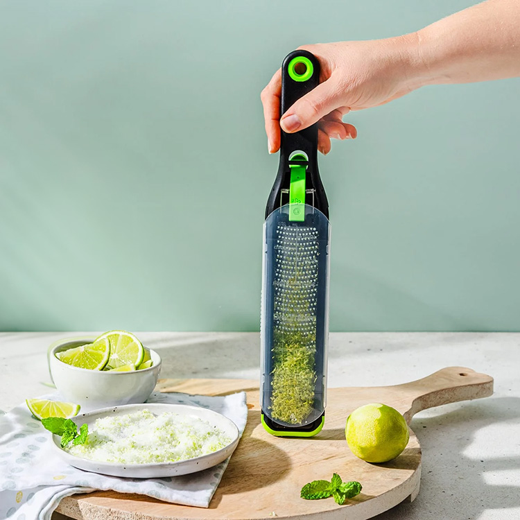 Zester with bulit-in zest remover