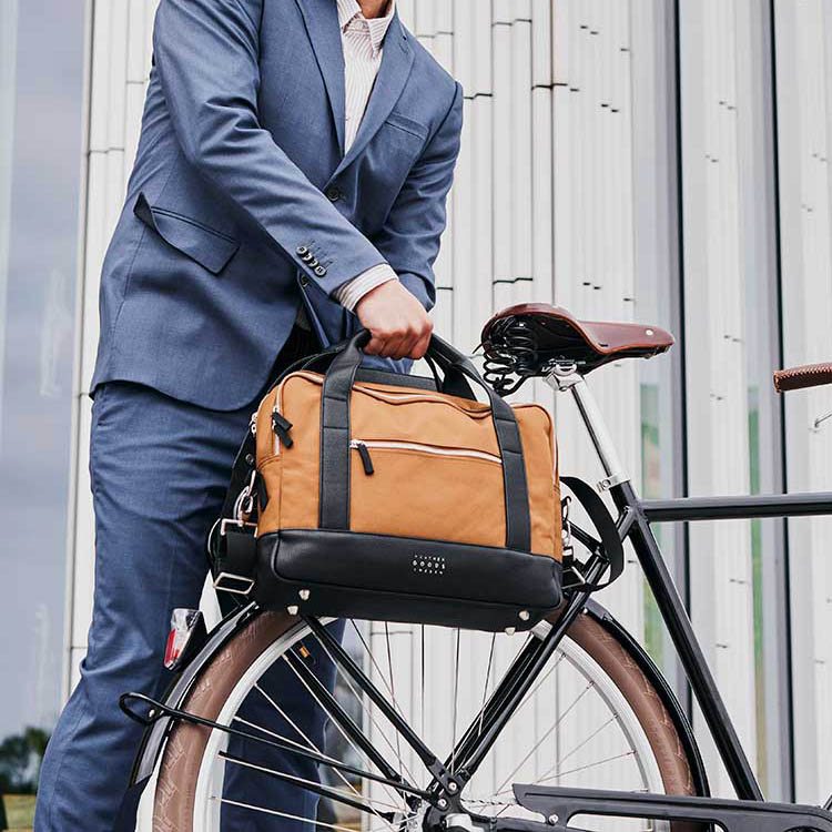 Computer bag for the bicycle