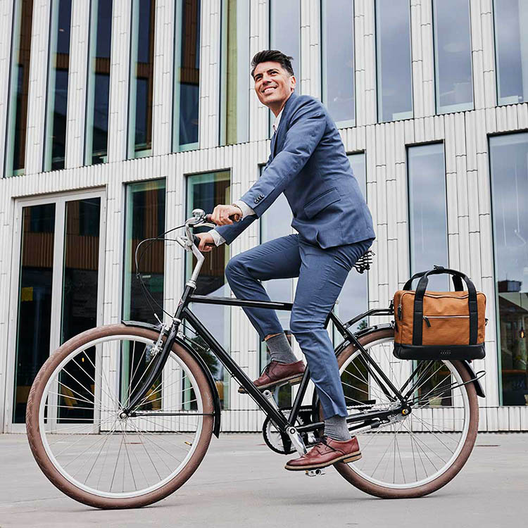 Computer bag for the bicycle