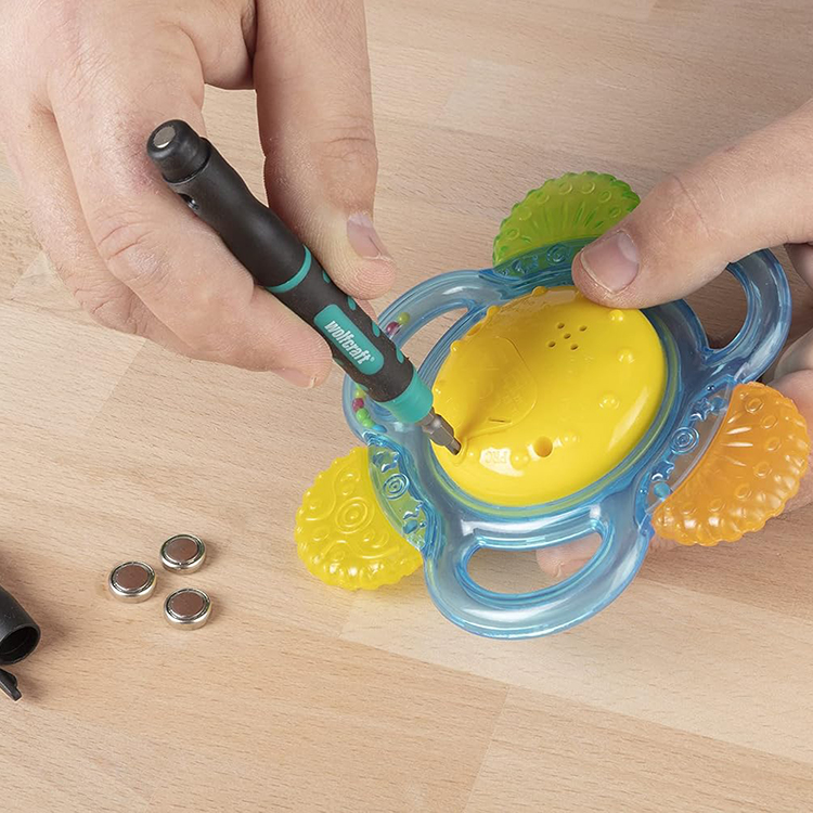 Precision screwdriver with 4 bits