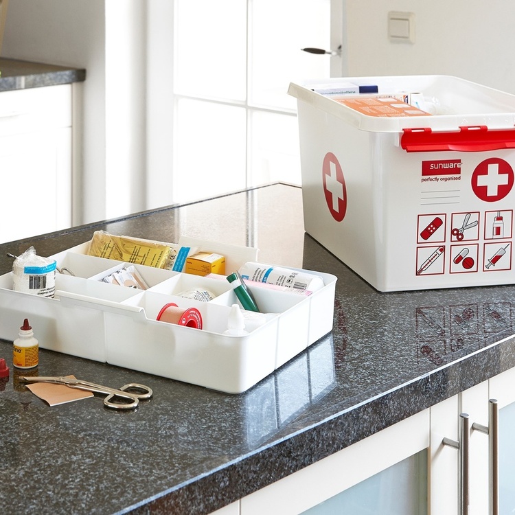 Box for Medicin, With handle, 22L, FIRST AID XL, 40 x 30 x H 26 cm, White / red